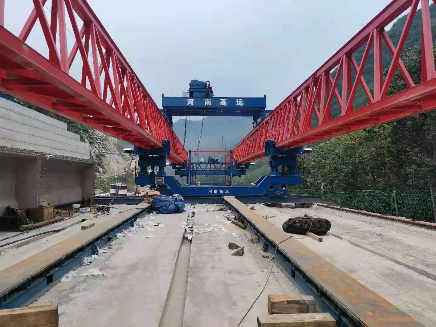 河南高遠公司40m-200t自平衡架橋機，助力四川交投（四川路航-九綿高速）